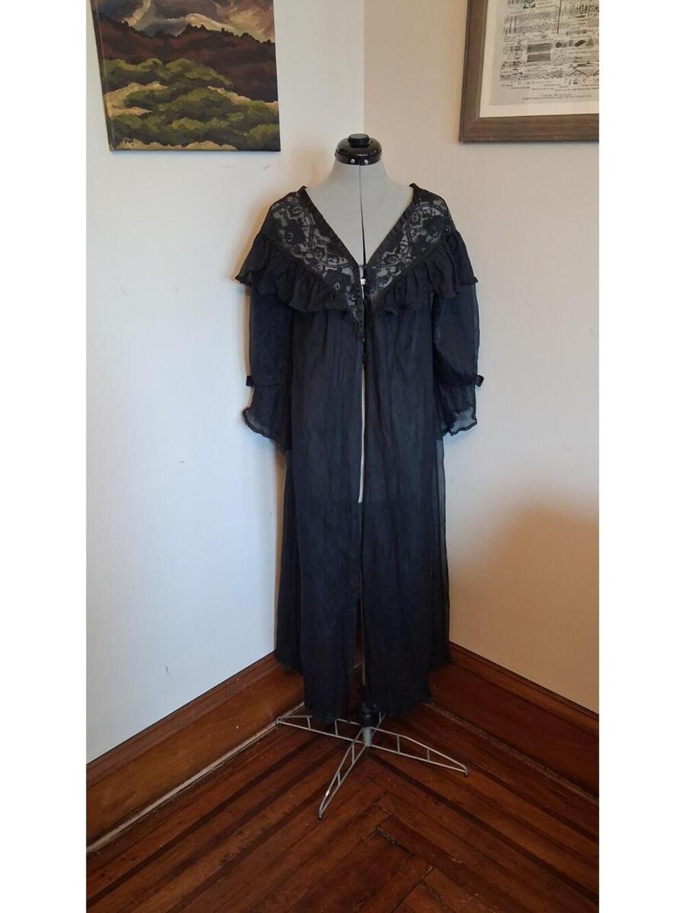 Vintage Goth Lace Nightgown & Robe, Lace, Frilly, Bows Lilly Of France Sz M/L